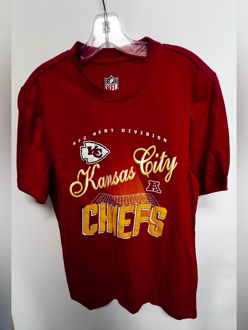 Kansas City Chiefs Red Men’s Short Sleeve T-Shirt NFL Licensed. Size Medium